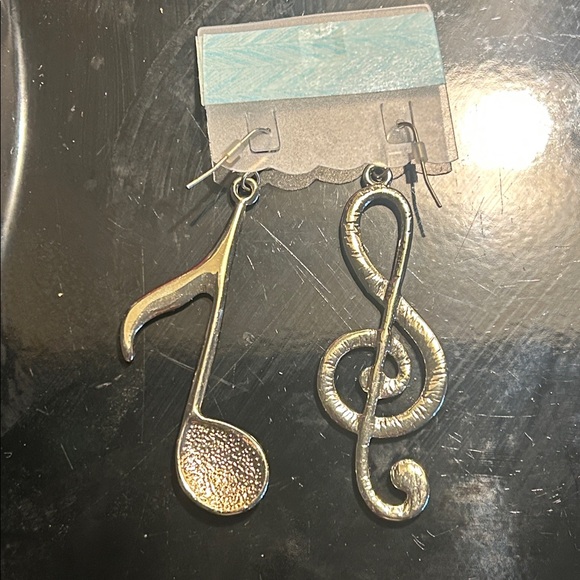 “Send Ur Price”? NEW Silver Music Note Dangling Earrings 🎼🎶 - Picture 3 of 3
